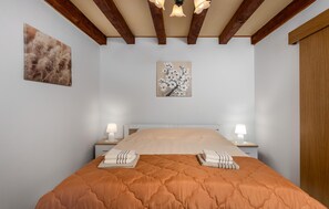 2 dormitorios, tabla de planchar con plancha, wifi gratis