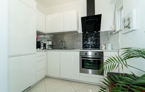 Refrigerador, horno y parrilla de estufa 
