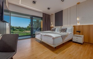 4 bedrooms, iron/ironing board, travel crib, free WiFi