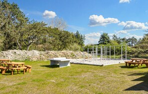 Outdoor dining - Beautiful home in Glesborg with WiFi (Glesborg)