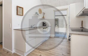 Fridge, dishwasher, coffee/tea maker - 4 bedroom gorgeous home in Glesborg (Glesborg)