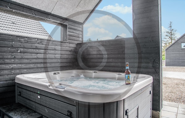 Bain à remous extérieur