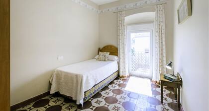 Amazing home in El Pedroso with WiFi