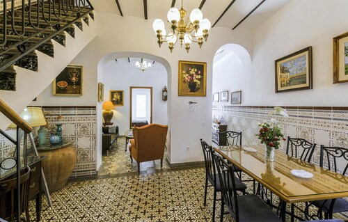 Amazing home in El Pedroso with WiFi