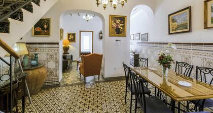 Amazing home in El Pedroso with WiFi