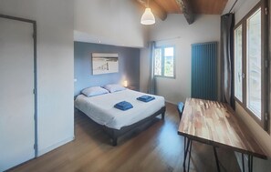 5 bedrooms, free WiFi - Amazing home in Roquebrun (Roquebrun)