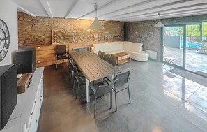 TV, fireplace - Lovely home in Roquebrun (Roquebrun)