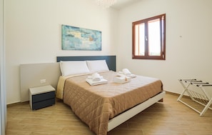 4 bedrooms, iron/ironing board, free WiFi