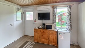 Kühlschrank, Herdplatte, Kochgeschirr/Geschirr/Besteck