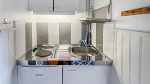 Private kitchen - 2 bedroom lovely home in Byxelkrok (Byxelkrok)