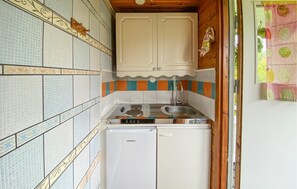 Fridge, stovetop, coffee/tea maker - 1 bedroom lovely home in Byxelkrok (Byxelkrok)