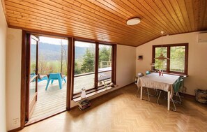 Dining - Gorgeous home in Dingle with WiFi (Dingle)