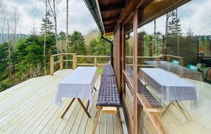 Outdoor dining - Gorgeous home in Dingle with WiFi (Dingle)
