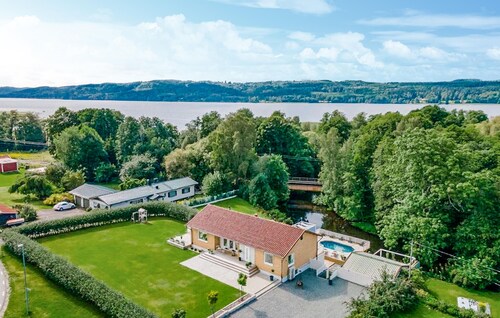 Beautiful home in Sparsör