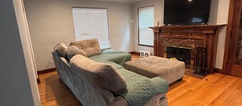Charming 3BR Detroit Home Near Downtown – Cozy & Convenient!