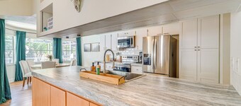 Private Pool & Lanai: Spring Hill Oasis