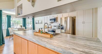 Private Pool & Lanai: Spring Hill Oasis