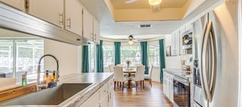 Private Pool & Lanai: Spring Hill Oasis