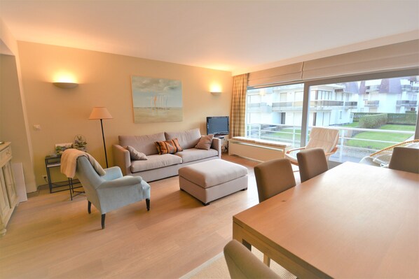 Apartment | Living area - Apartment in Seaside Bruges With Balcony (Knokke-Heist)