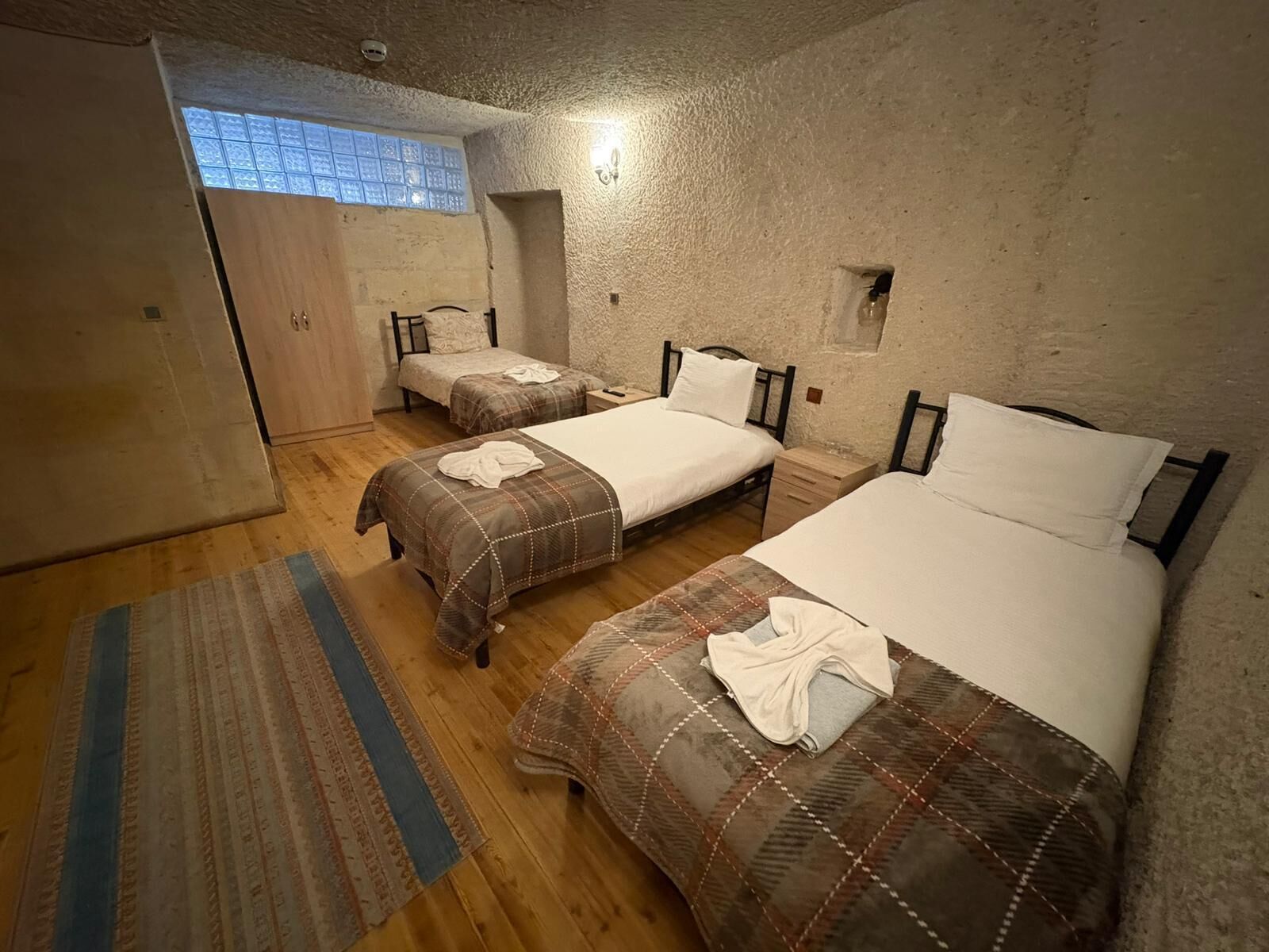 Habitación triple estándar, 3 camas individuales | Ropa de cama de alta calidad, wifi gratis, ropa de cama