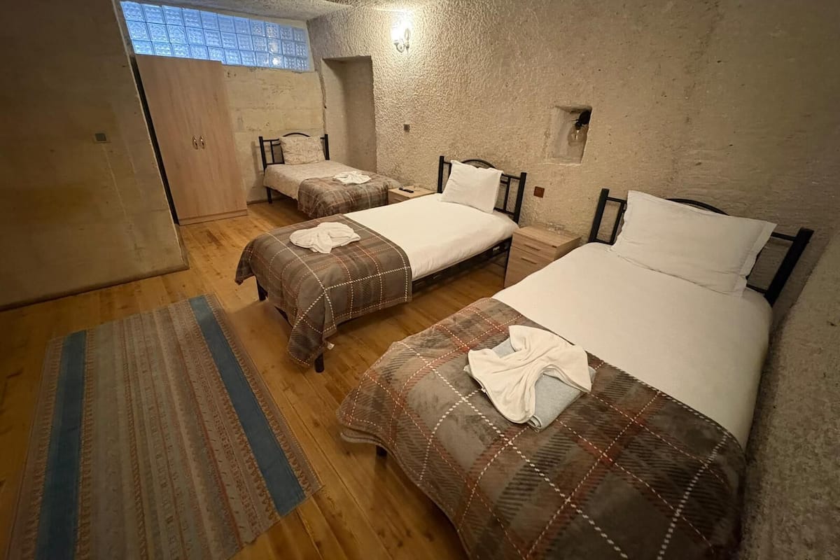 ห้องสแตนดาร์ดทริปเปิล, เตียงเดี่ยว 3 เตียง | เครื่องนอนระดับพรีเมียม, Wi-Fi ฟรี, ผ้าปูที่นอน