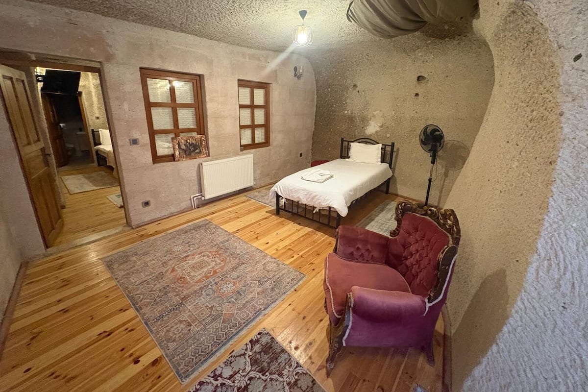 Habitación cuádruple familiar | Ropa de cama de alta calidad, wifi gratis y ropa de cama