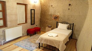 Family Quadruple Room | Premium bedding, free WiFi, bed sheets - Ekoton Cave Hotel (Nevsehir)