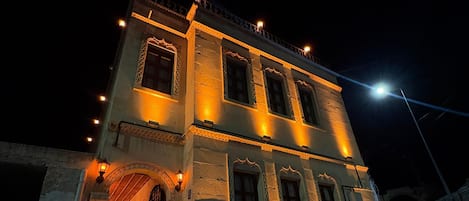 Mặt tiền nơi lưu trú