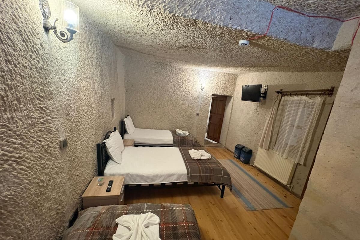 Standard Triple Room, 3 Twin Beds | Premium bedding, free WiFi, bed sheets