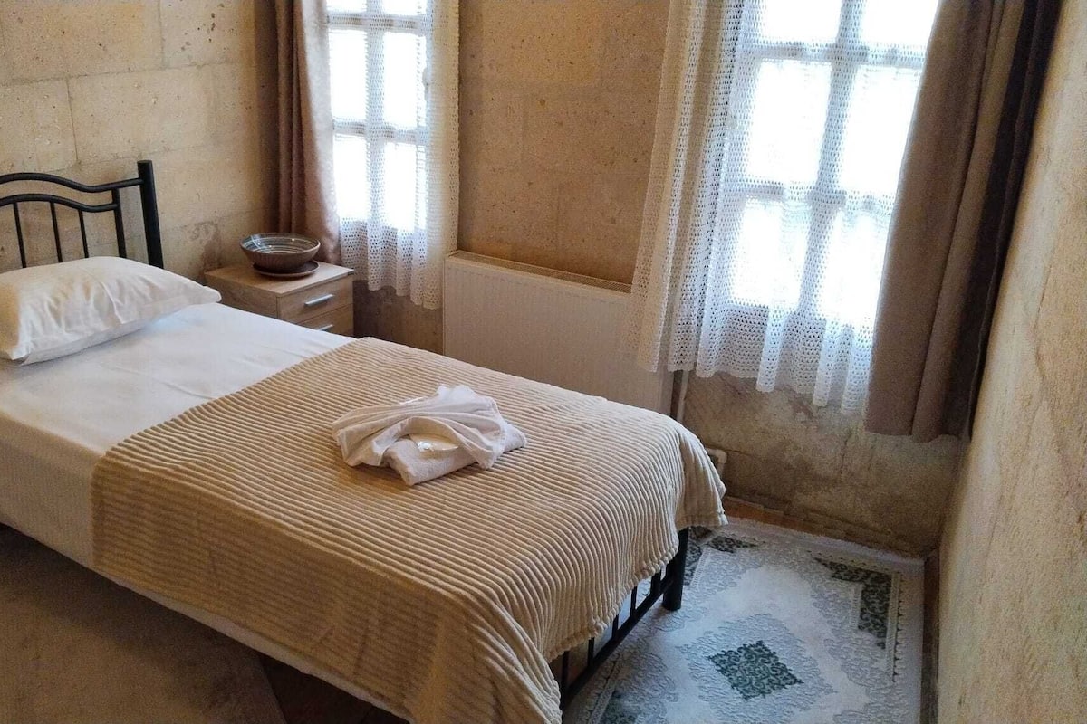 Standard Single Room, Courtyard View