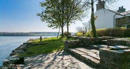 Min y Mor Menai - sleeps 8 guests in 4 bedrooms