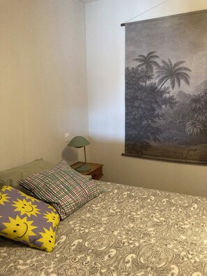 1 habitación, tabla de planchar con plancha, wifi y ropa de cama 