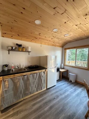 Private kitchen - Granite Lake 3 Bedroom Cabin (Granite Lake)