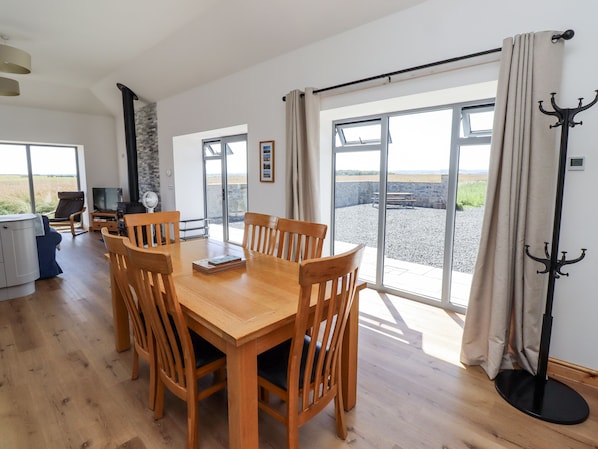 Cottage | Dining