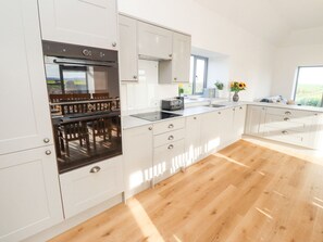 Dishwasher, cookware/dishes/utensils - West Burton Hemmel (Bamburgh)