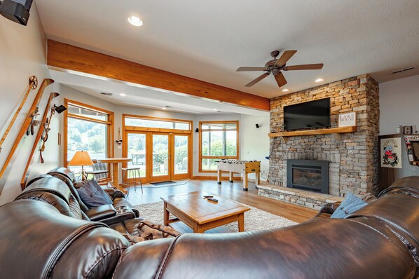 TV, fireplace, DVD player