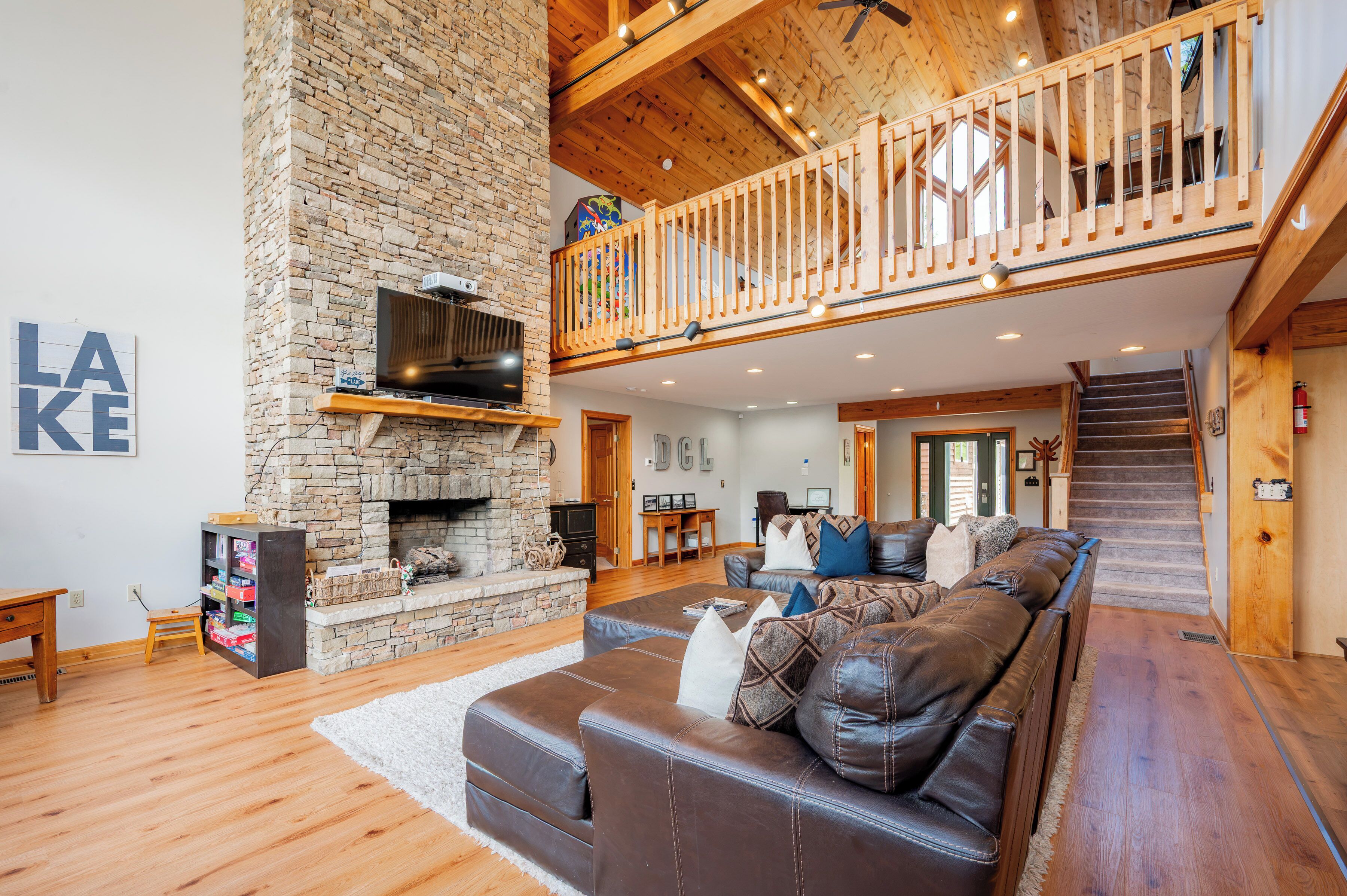 New! Elegant Lakefront Lodge W/ Indoor Pool - Maryland