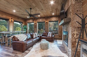 Smart TV, fireplace, stereo