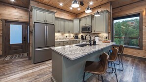 Coffee/tea maker, fridge, microwave, oven - Pinecone Paradise! Lux~Private~Cave Pool~Fire pit~Game Room~Mountain Setting (Sevierville)