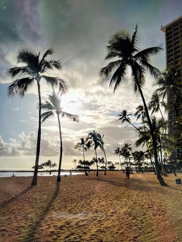 Awesome view. Walking distance to beach, restaurants, shopping