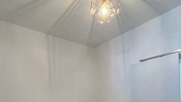 2 Schlafzimmer, Reisekinderbett, WLAN, BettwÀsche