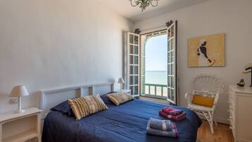 2 chambres, fer et planche Ă  repasser, Wi-Fi gratuit, draps fournis