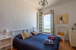 2 chambres, fer et planche à repasser, Wi-Fi gratuit, draps fournis
