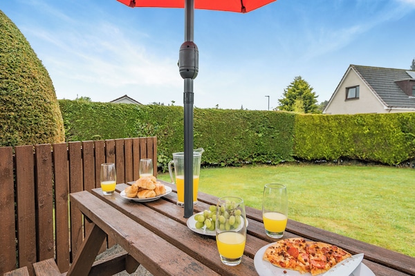 Sitting-out-area | The Mulberry, Lamlash