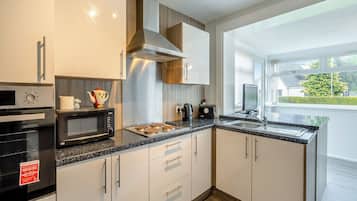 Dishwasher, cookware/dishes/utensils