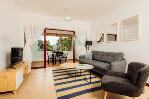 Smart TV, offices - Modern 3-bedroom apartment in tropical Trou-aux-Biches and Mon Choisy (Trou-aux-Biches)
