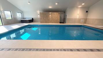 Inomhuspool och uppvÀrmd pool