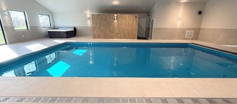 6 Bedroom, 6.5 bathroom with Indoor Pool, Hot Tub & Sauna