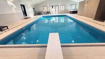 Inomhuspool och uppvÀrmd pool