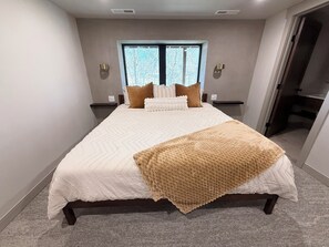 6 bedrooms, iron/ironing board, free WiFi, bed sheets - 6 Bedroom, 6.5 bathroom with Indoor Pool, Hot Tub & Sauna (Hager City)